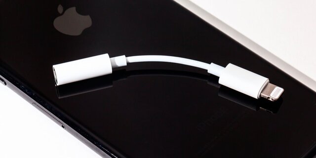 Apple-discontinuing-Lightning-to-3.5mm-adapter.jpg